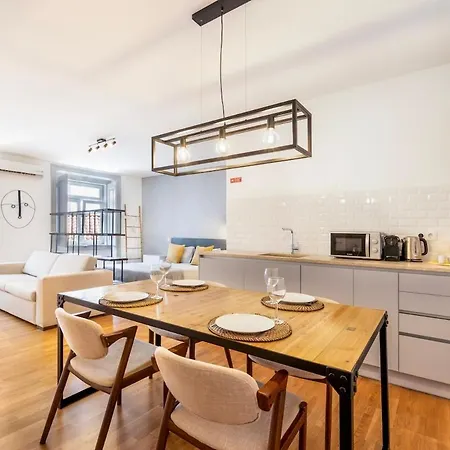 Colosseum Building - Gamma *